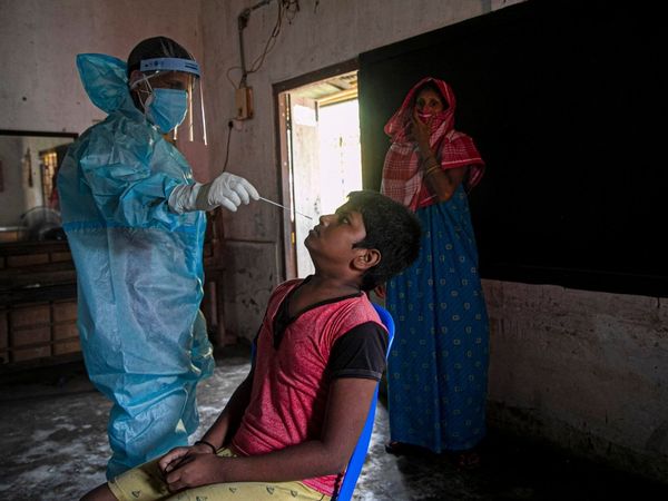 कोरोना विस्‍फोट : डरा रहे आंकड़े, अकेले 10 राज्‍यों में 84 फीसदी से अधिक केस