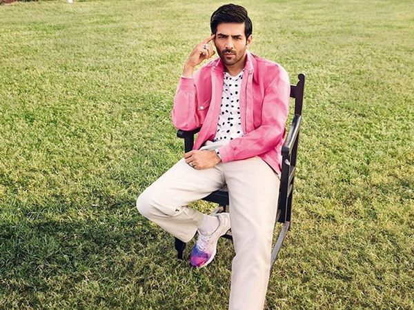 After Shilpa shetty And akshay kumar Now Kartik Aaryan donate one crore Rupees to PM CARES Fund For coronavirus