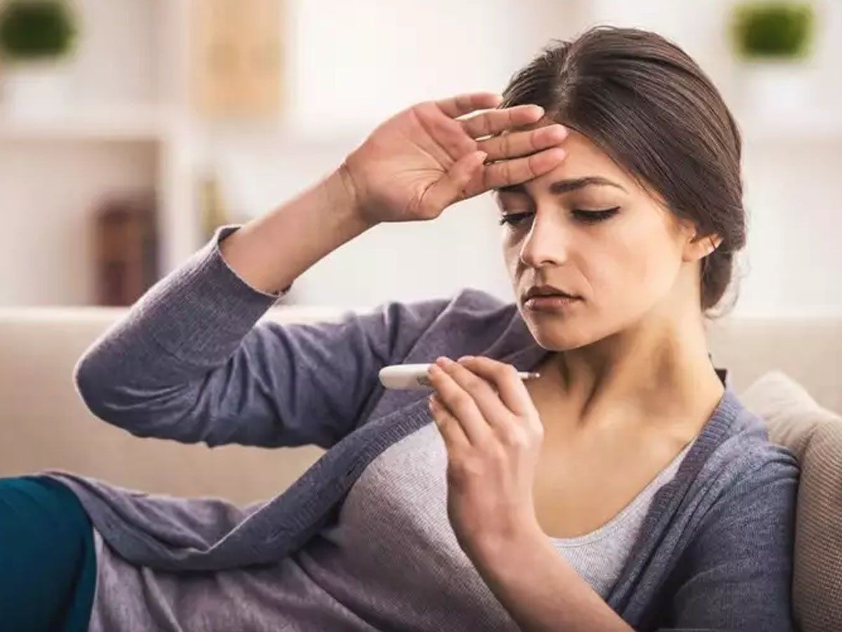 COVID Tongue: 'कोविड टंग' है कोरोना वायरस का नया लक्षण, हर 5 में से 1 मरीज में पाया गया ये लक्षण, जानें डिटेल