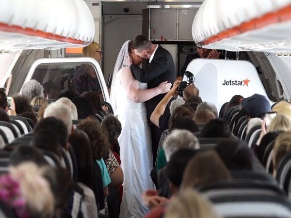 couple married on flight 34,000 feet hight