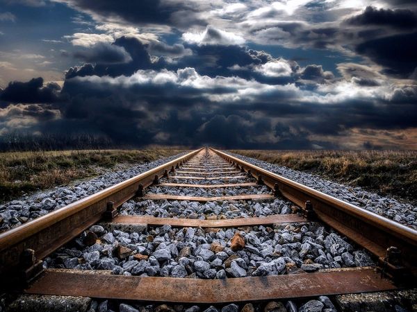 couple suicide on railway track 