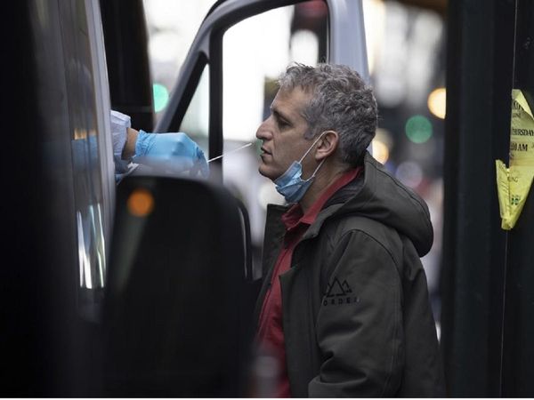 ओमिक्रोन का खौफ, अमेरिका आने वाले सभी यात्रियों को दिखानी होगी 'नेगेटिव' जांच रिपोर्ट