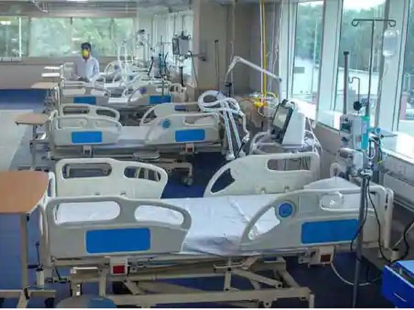 कोविड केस घटे, पर मौतों ने बढ़ाई चिंता, 24 घंटे में 871 डेथ