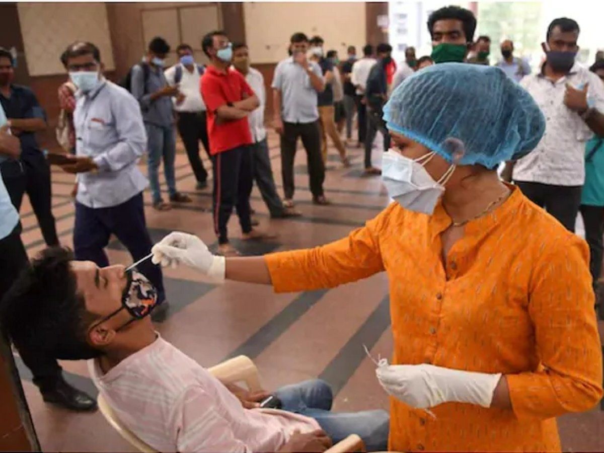 कोलकाता में हर दूसरे तो मुंबई में पांचवें आदमी में मिल रहा है संक्रमण, दूसरी लहर से भी ज्यादा R वैल्यू