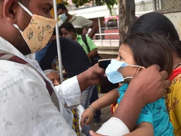 दिल्‍ल्ली में कोविड केस में अचानक उछाल आया है 