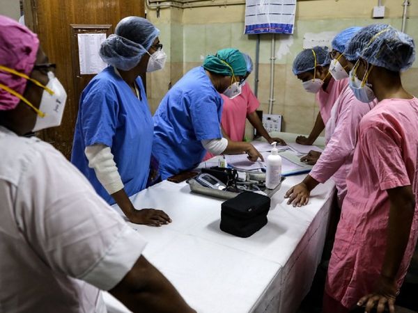 AIIMS के गार्ड को टीका लगने के बाद हुई एलर्जी, बढ़ गई दिल की धड़कन, दिल्‍ली में AEFI के 52 केस