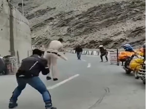 Viral Video Police Officers and bikers played cricket on road video goes viral