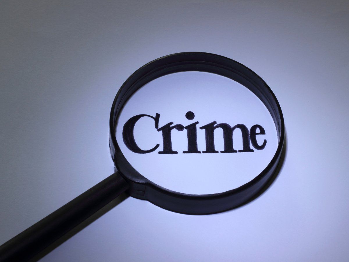 Varanasi Crime News: सवालों के घेरे में वाराणसी चौकी इंचार्ज, युवती ने रेप का आरोप लगाकर खाया जहर, जानें मामला