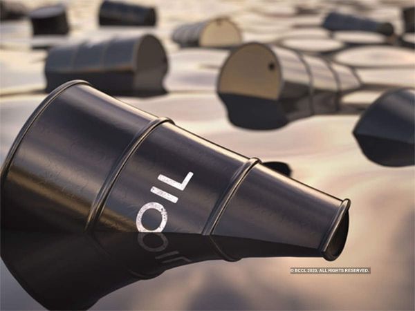 बोतलबंद पानी से कम कच्चे तेल की कीमत, क्या भारत में लोगों को मिलेगी राहत