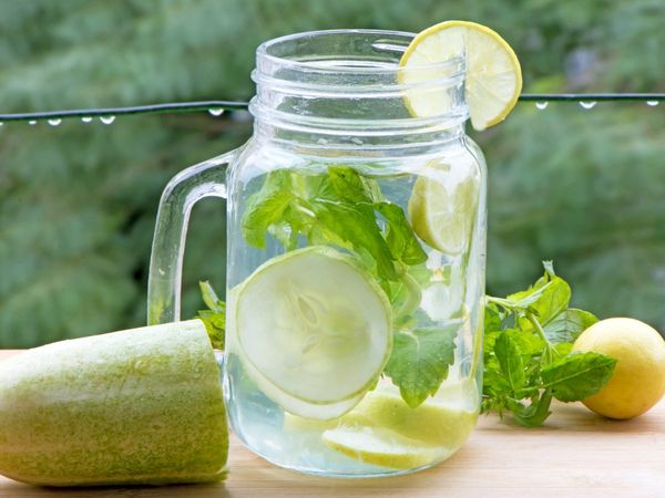 how does cucumber water help lose weight, how does cucumber water for weight lose, how does cucumber water burn belly fat, how does lemon and cucumber water help with belly fat, कुकुंबर वॉटर फॉर वेट लॉस, खीरे का पानी मोटापे को कैसे कम करता है,