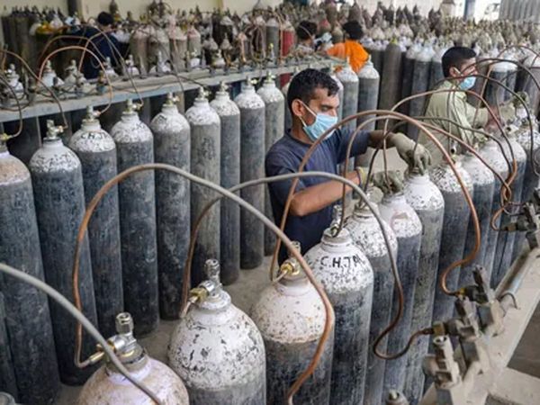 india needs oxygen trends in Pakistan citizens urge PM Imran to help delhi  