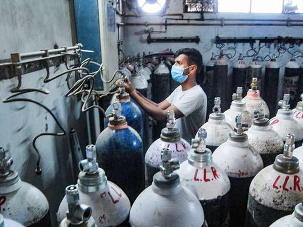 Jharkhand man travels 1,300 kms to bring oxygen to Covid positive friend