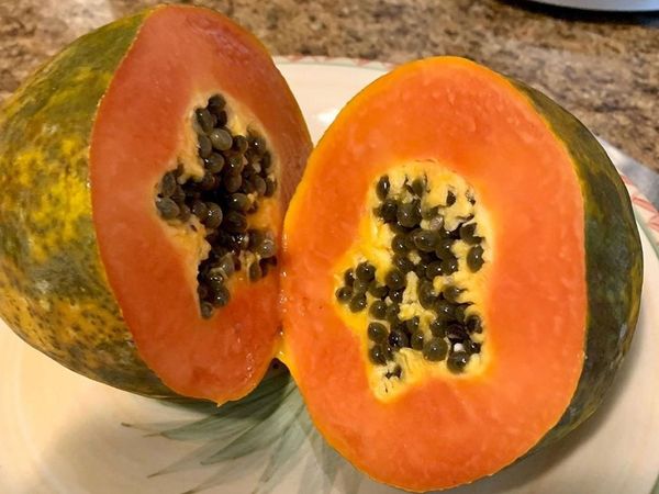 Disadvantages and benefits of eating papaya