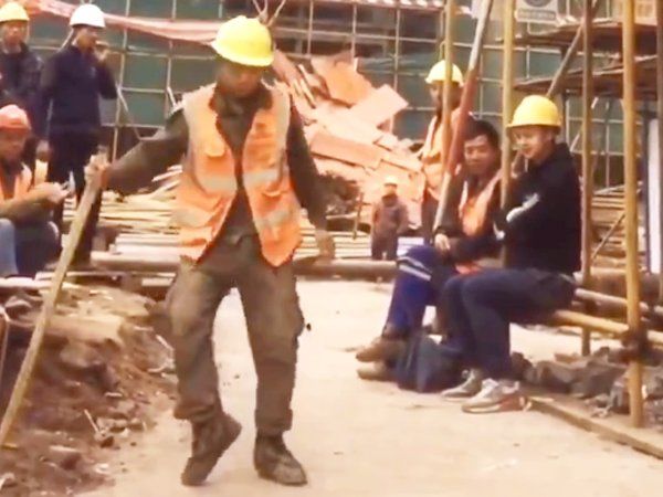 [VIRAL VIDEO] ये डांस देखकर याद आ जाएंगे माइकल जैक्सन, वायरल हो रहा वीडियो