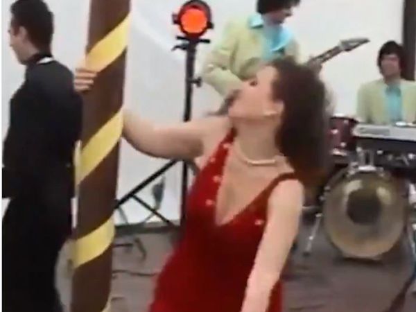 Funny Dance video woman dance video goes viral on social media