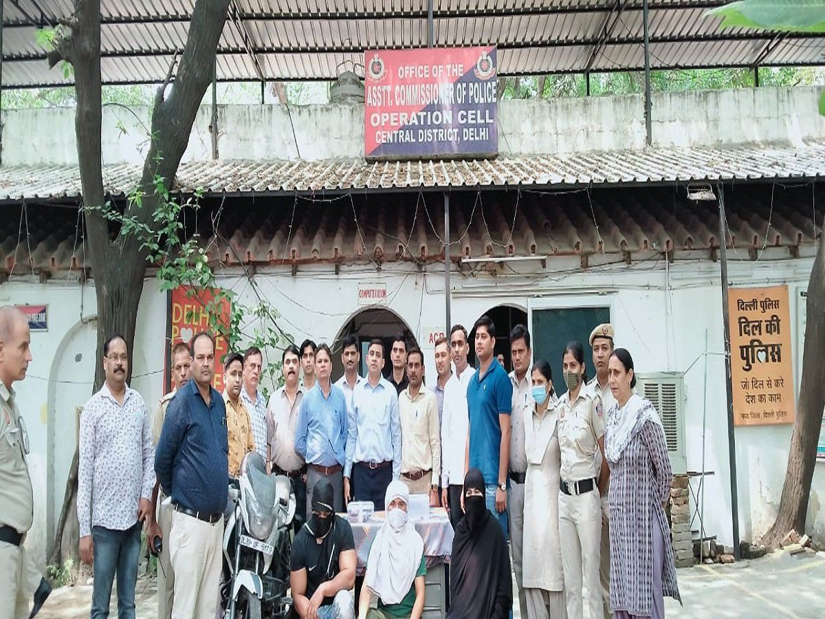 Delhi Crime News: मोहब्बत चढ़ी परवान तो पत्नी ने पति को रास्ते से हटाया, आरोपी गिरफ्तार