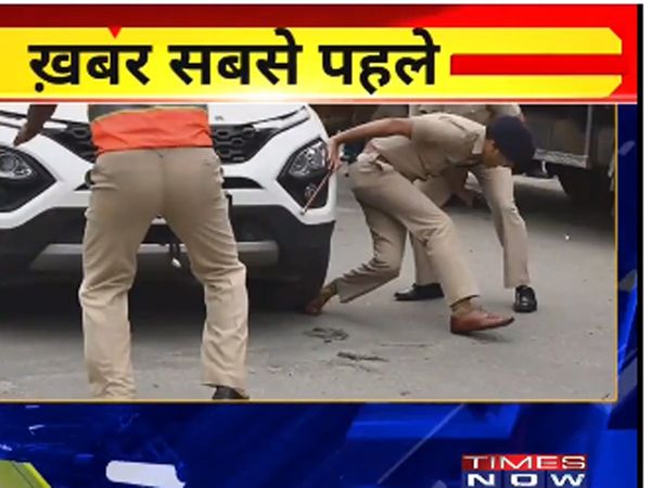 Bengaluru : farmer activist ran over DCP Dharmanedra Meena's leg in Gorguntepalya 