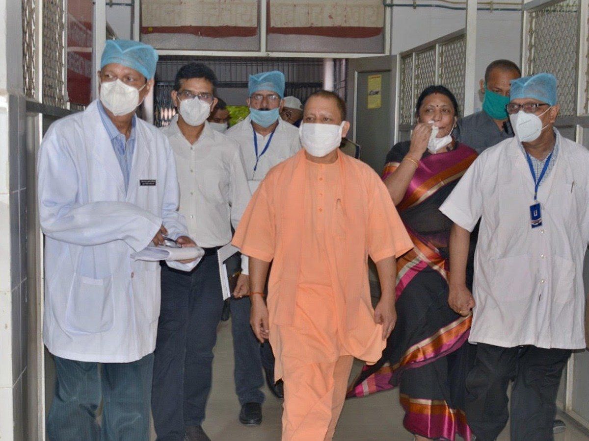 उत्तर प्रदेश में हो रहे रोजाना सर्वाधिक कोरोना टेस्ट, CM योगी बोले- जांच और बेड्स की संख्या बढ़ाएं
