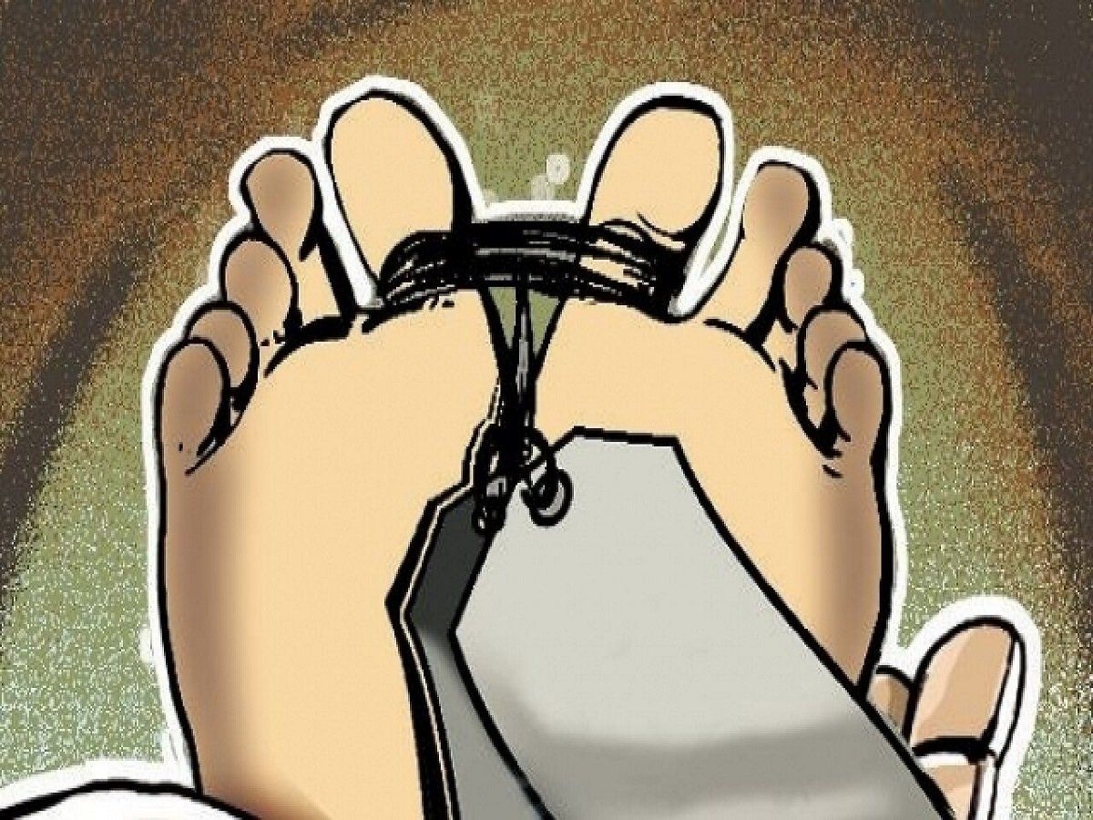 बाप का कांधा बना कोरोना शिकार बेटी के लिए अर्थी, लाचारी में सबने छोड़ दिया था साथ