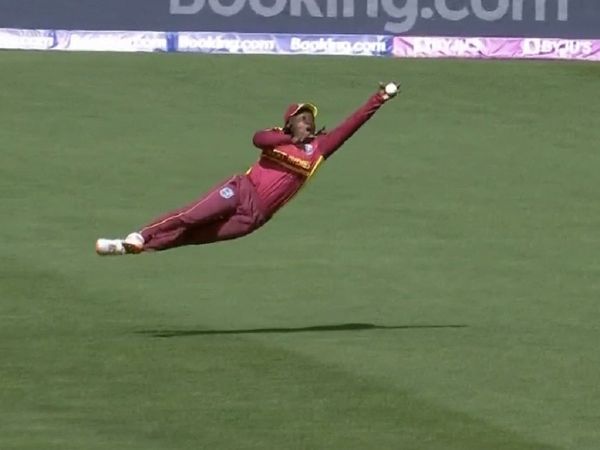 Diandra Dottin catch