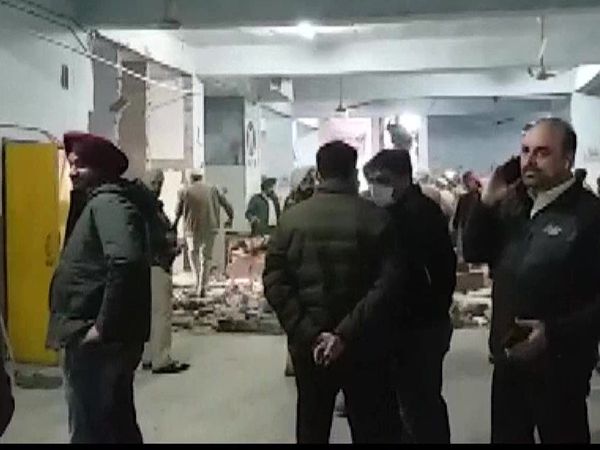 blast rocks Ludhiana court complex 4 injured one dead