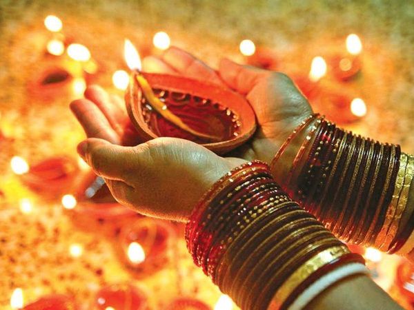 Money Vastu tips light lamp in this direction for money and prosperity