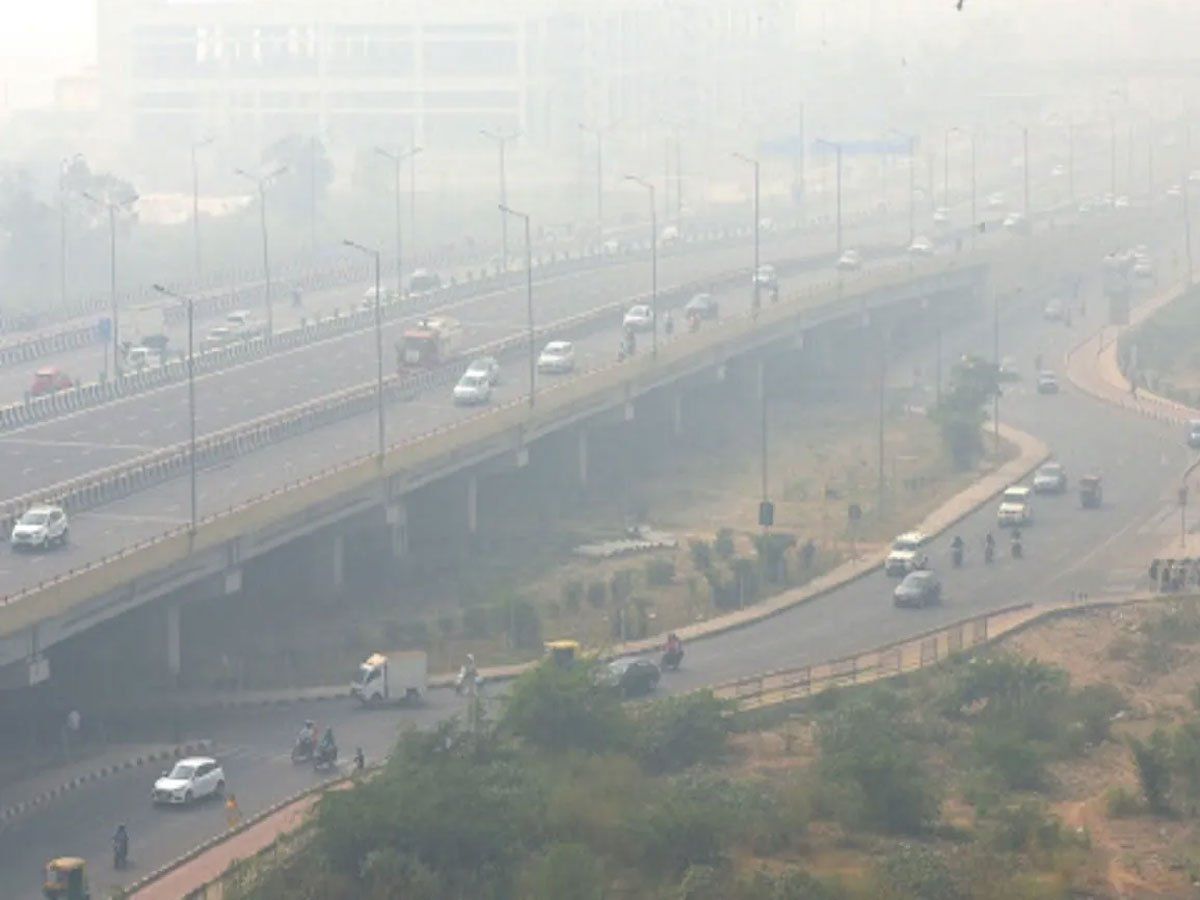 Delhi Air Quality: दिल्ली की आबो-हवा से बीमार लोगों में सांस और एलर्जी से जुड़ी दिक्कतें बढ़ीं, अभी 4-5 दिनों तक राहत के आसार नहीं