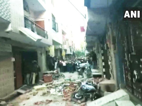 Delhi: दिल्ली के भजनपुरा इलाके में निर्माणाधीन इमारत गिरी, चल रहा था कोचिंग सेंटर, फंसे स्टूडेंट