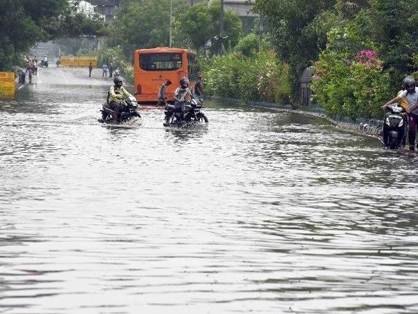 Life affected by Waterlogging after heavy rains in Delhi
