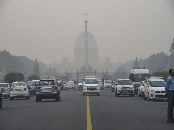 Delhi-NCR Air Quality: ठंड के साथ ही दिल्ली और एनसीआर में प्रदूषण का स्तर बेलगाम, जहरीली हो रही है दवा