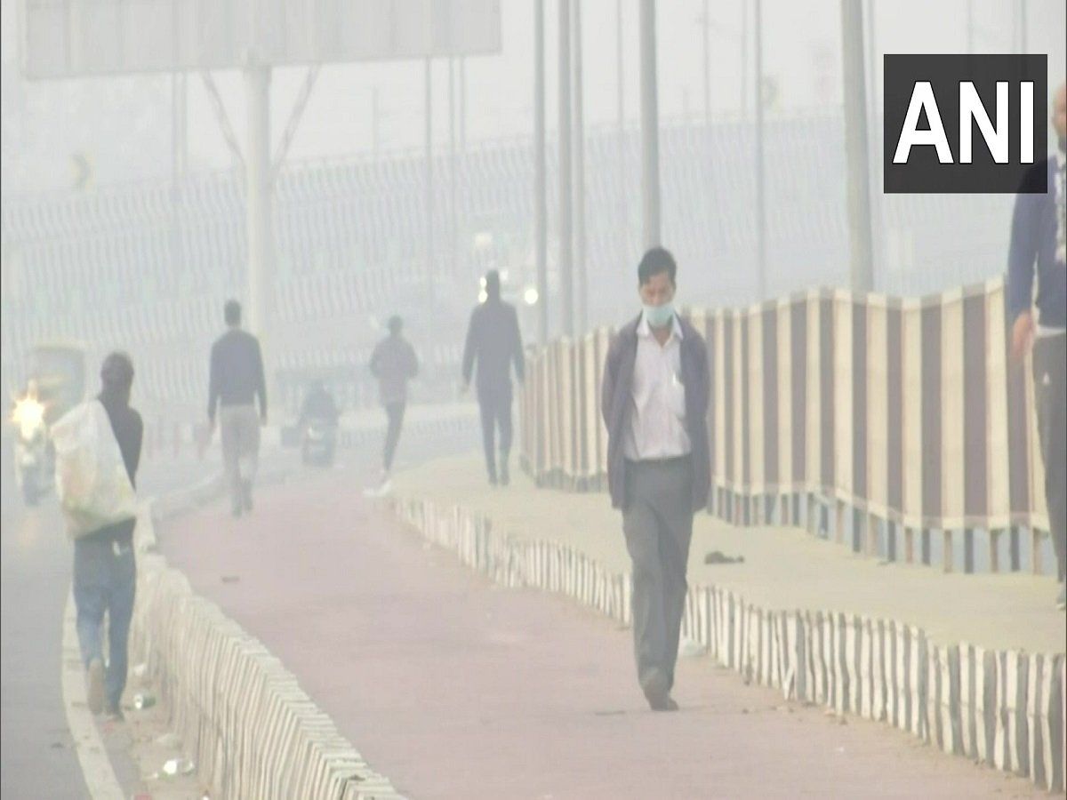 Delhi Air Pollution: चार दिन की राहत के बाद दिल्ली की हवा हुई जहरीली, एक्यूआई 300 के पार
