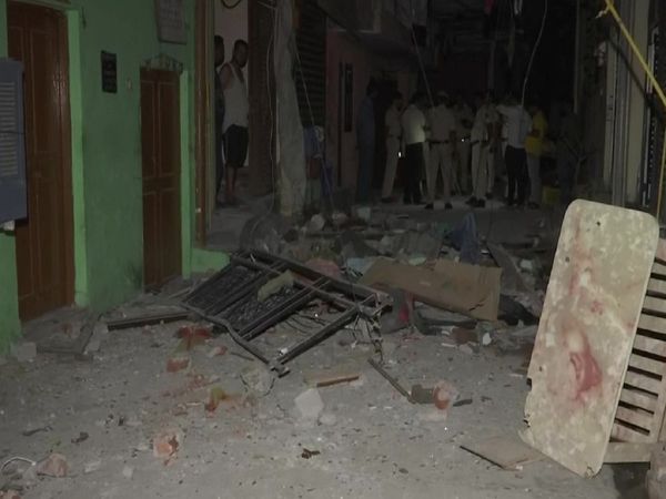 Blast in delhi chattarpur 