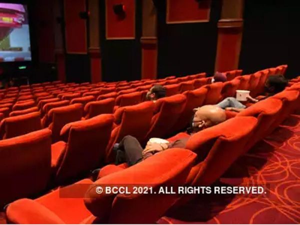 Delhi: दिल्‍ली में अब 100 फीसदी सीट क्षमता के साथ चलेंगे थिएटर, मल्‍टीप्लेक्‍स, जानिये नई गाइडलाइंस
