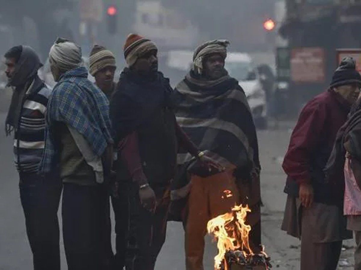 Delhi Weather: कड़ाके की ठंड की गिरफ्त में दिल्ली, सितम ढाएगी सर्दी, मौसम विभाग का येलो अलर्ट