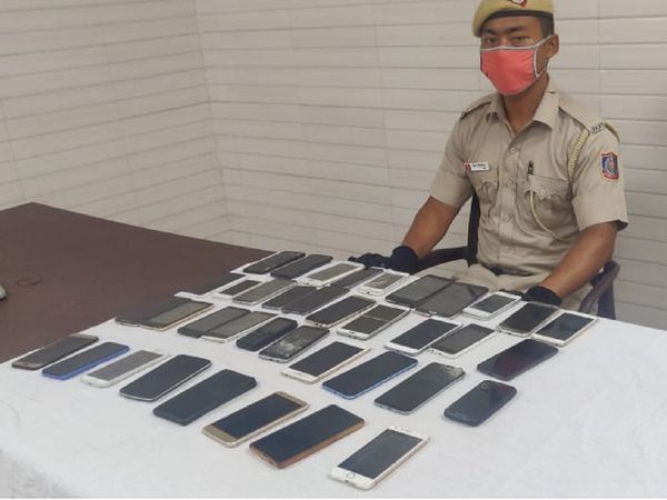 दिल्ली का सबसे बड़ा फांदेबाज 'मोबाइल किलर' गिरफ्तार, महंगे फोन इस्‍तेमाल करने वालों को बनाता था निशाना