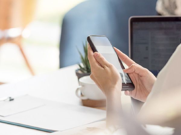 फर्जी सोशल मीडिया अकाउंट बनाकर लोगों से करती थी ठगी, महिला अरेस्‍ट, सामने आए कई खुलासे