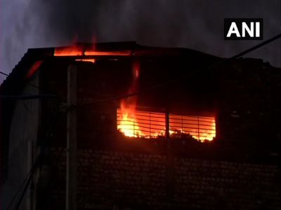 New Delhi Factory Fire: प्रताप नगर की एक फैक्ट्री में भीषण आग, दमकल की 16 गाड़ियां लगीं New Delhi Factory Fire: प्रताप नगर की एक फैक्ट्री में भीषण आग, दमकल की 16 गाड़ियां लगीं
