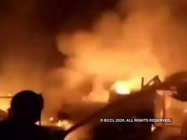 Delhi Fire Today: दिल्ली के जूलरी शोरूम में लगी भीषण आग, मौके पर दमकल की 12 गाड़ियां मौजूद