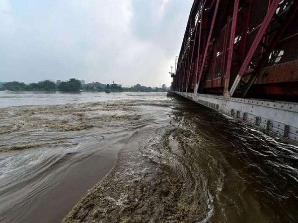 Yamuna river, flood, Yamuna river crosses danger mark in Delhi, Delhi floods threat
