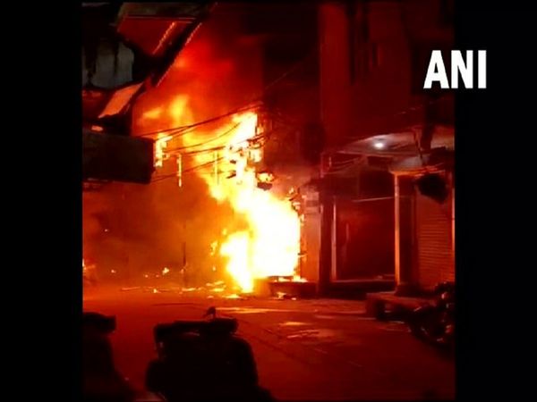 Delhi, LPG, Cylinder, Fire, gtb hospital, delhi fire news, fire tenders