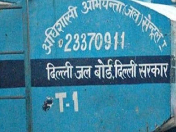 delhi water pollution war of words between aam adami party and nda government