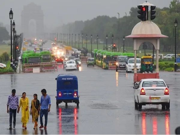 दिल्ली: 15 साल में पहली बार रिकॉर्ड देरी से पहुंच रहा मानसून