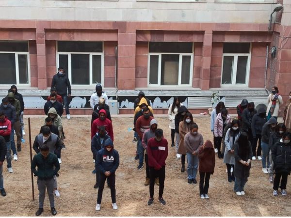 दिल्‍ली में अवैध कॉल सेंटर का भंडाफोड़, विदेशी नागरिकों को बनाया जाता था निशाना, 42 गिरफ्तार