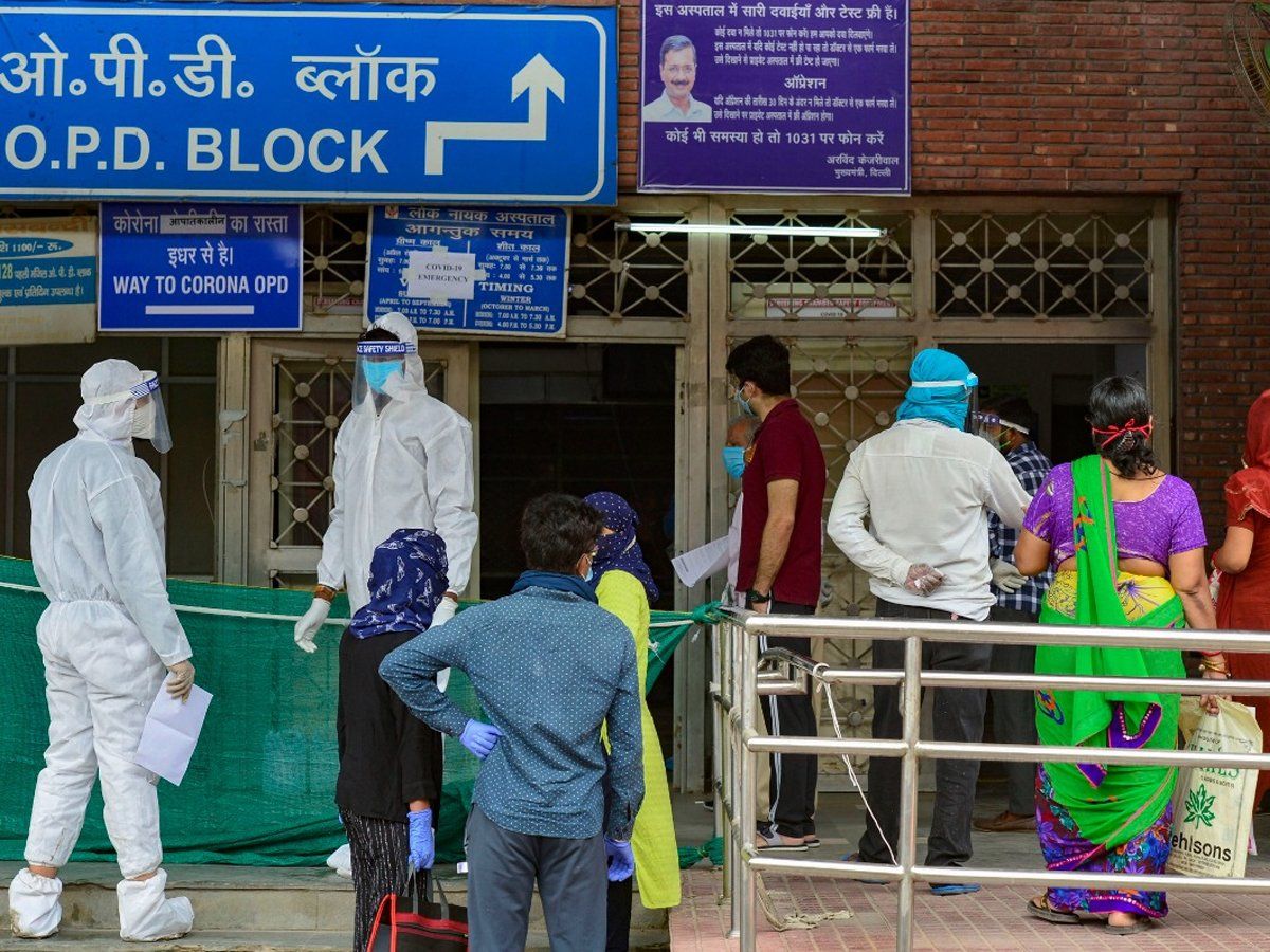 Corona Cases in Delhi: दिल्ली में कोरोना का 'विस्फोट', एक दिन में सामने 1,877 नए केस