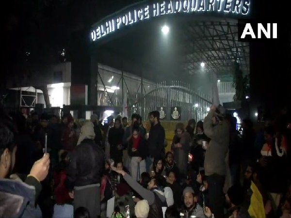 protest in delhi today in hindi, aaj ka delhi samachar