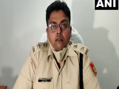 रोहिणी के डीसीपी प्रणव तयाल ने इस घटना के बारे में जानकारी दी है रोहिणी के डीसीपी प्रणव तयाल ने इस घटना के बारे में जानकारी दी है