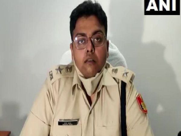 रोहिणी के डीसीपी प्रणव तयाल ने इस घटना के बारे में जानकारी दी है