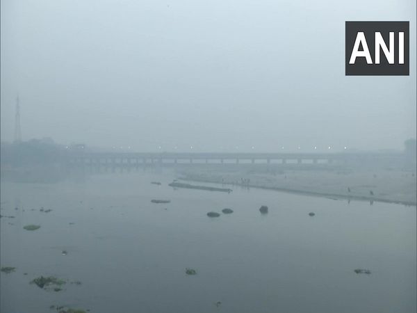 Air Quality Index: दिल्ली का दम फूल रहा है