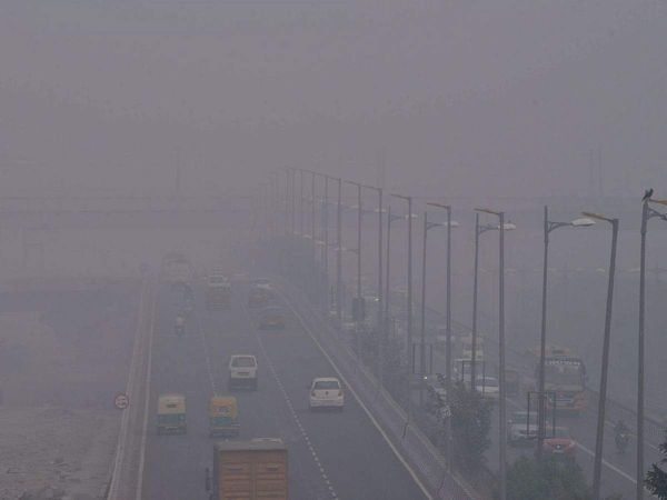 Delhi Air Quality: दिल्ली की हवा हुई जहरीली, एयर क्वॉलिटी इंडेक्स 300 के पार