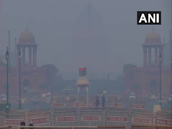 Delhi Pollution: पटाखों की बिक्री और जलाए जाने पर बैन, फिर भी वायु की गुणवत्ता खराब